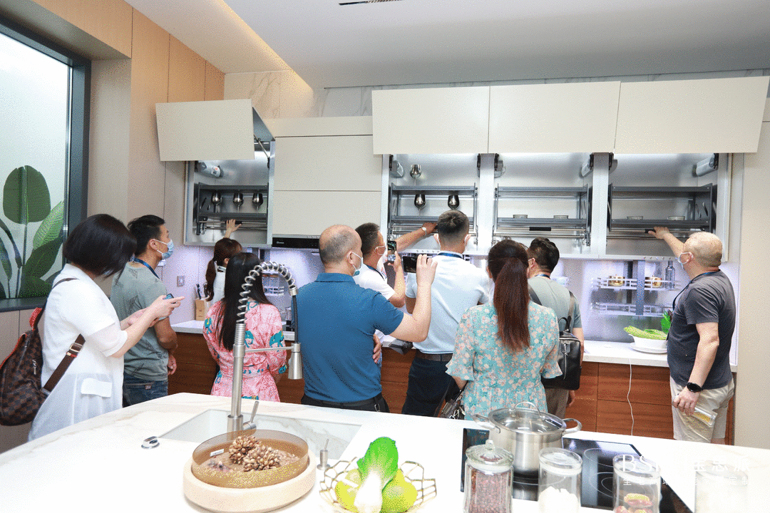 寶思派智能家居戰略峰會貴賓參觀展廳