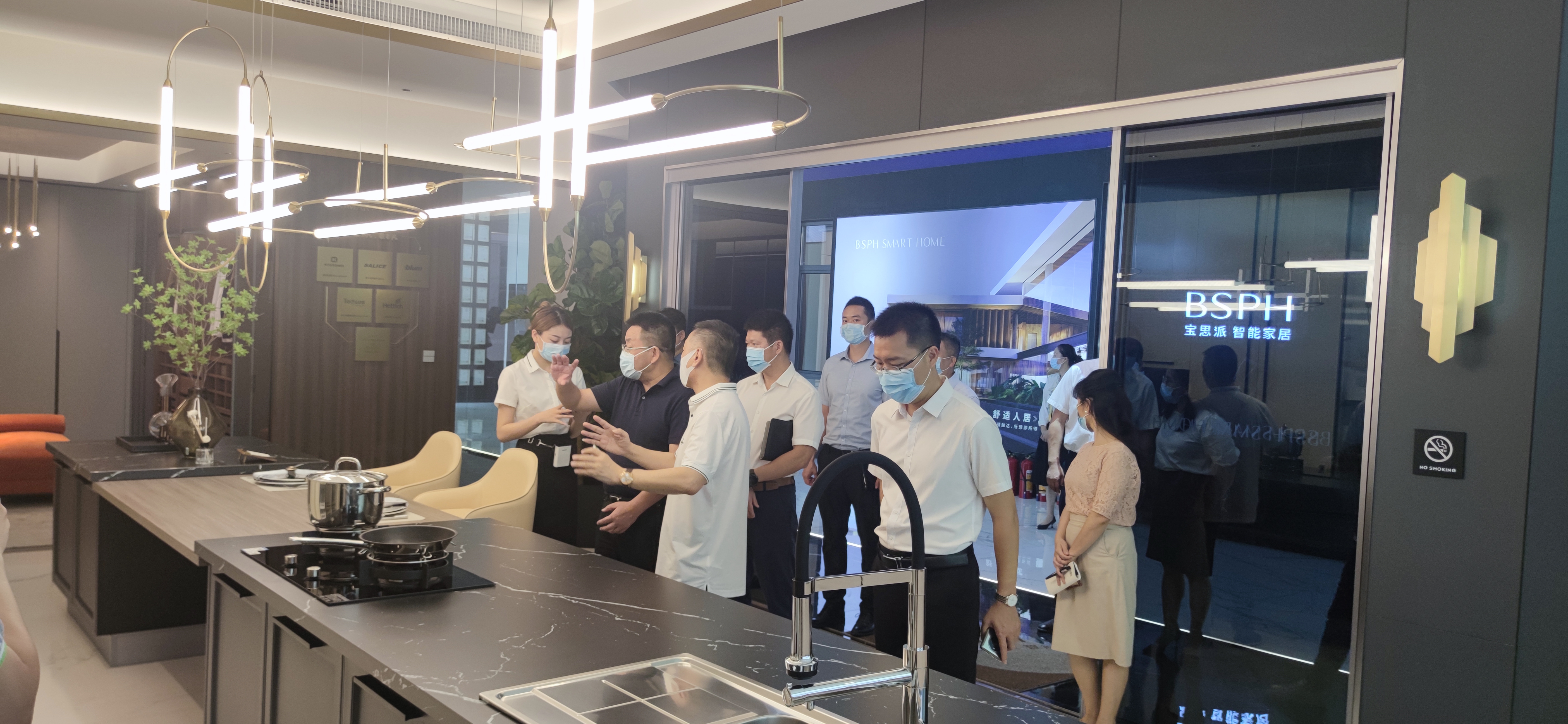 區領導考察寶思派智能家居 區領導考察寶思派智能家居