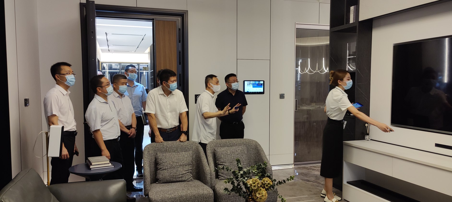 區領導考察寶思派智能家居 區領導考察寶思派智能家居